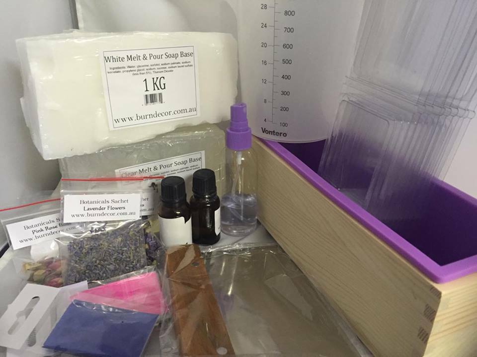 Beginners Melt & Pour Soap Making Kit Deluxe